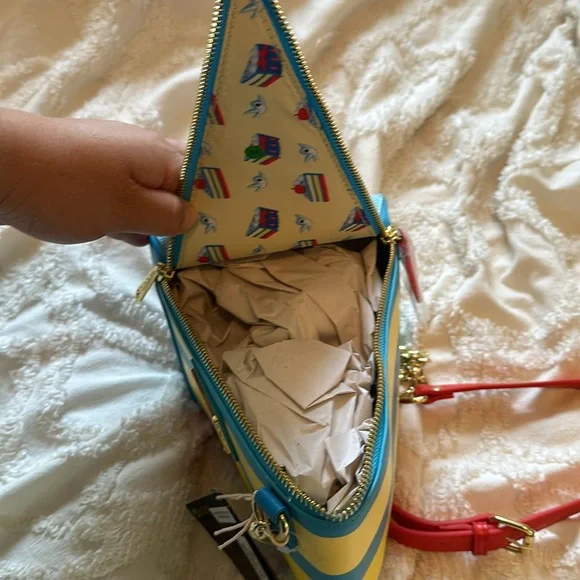 BNWT Loungefly Disney Snow White Cake Slice purse - Picture 5 of 6